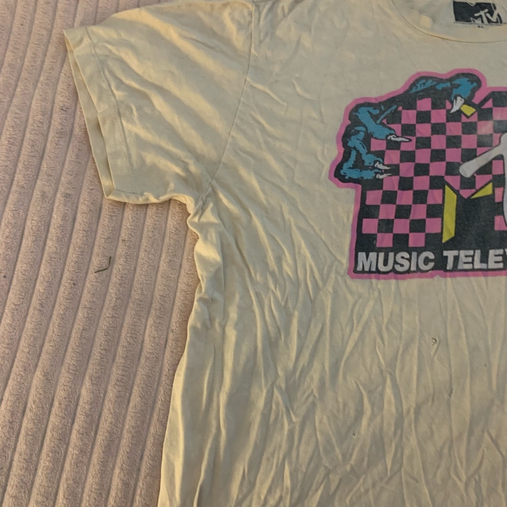MTV Retro Cream Tee with Pink and Blue Graphic
